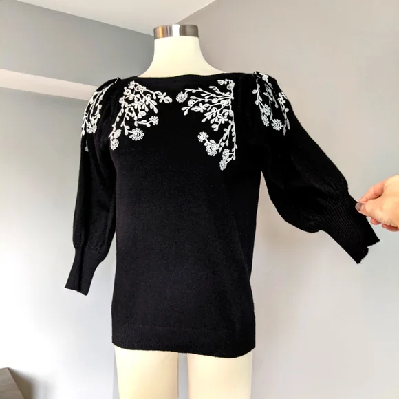 NWT Black And White Embroidered Sweater Bishop Sleeves - Picture 2 of 10